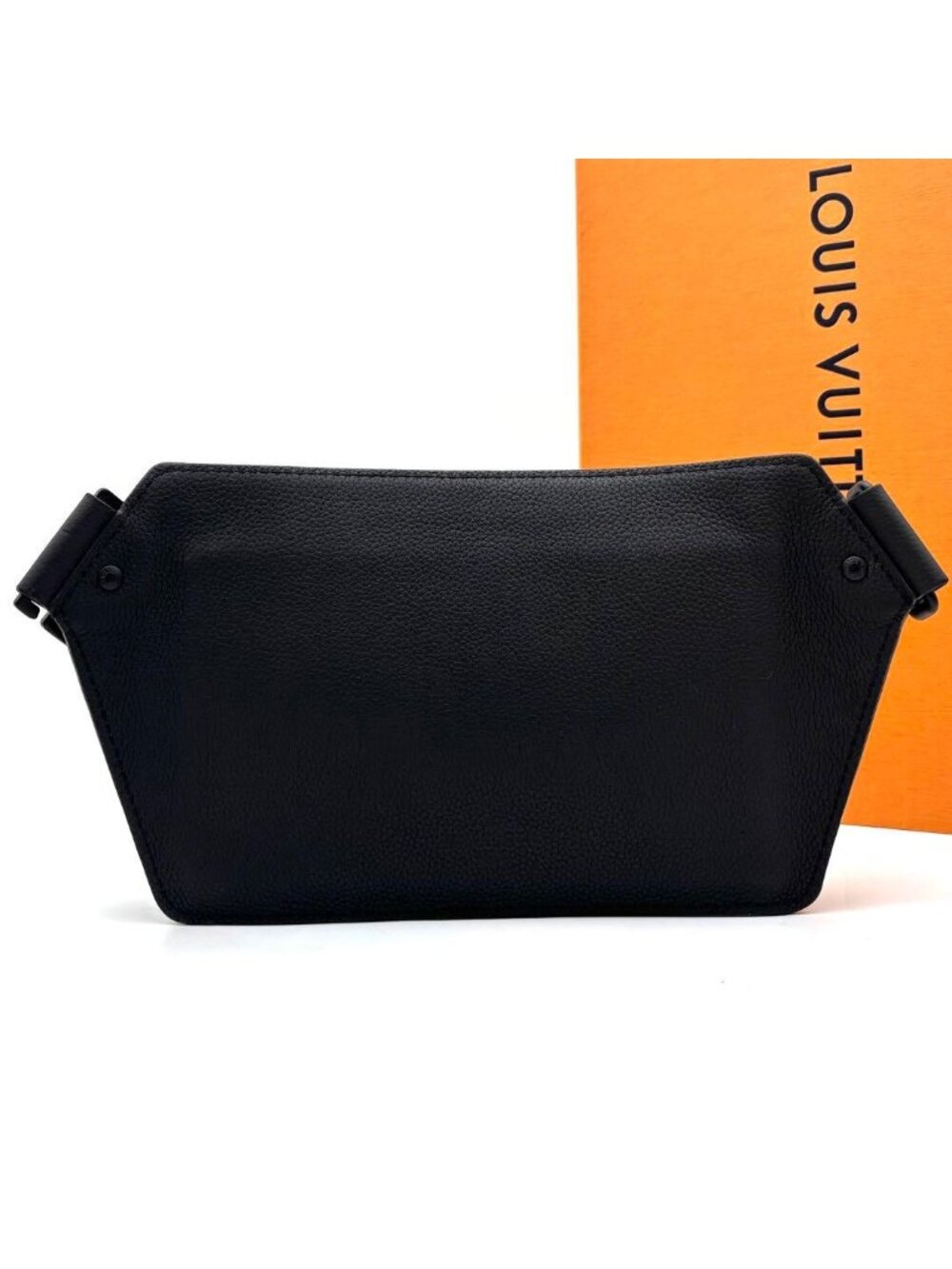 ★SOLD★ Louis Vuitton Aerogram Takeoff Sling Bag Noir - Picture 2 of 11